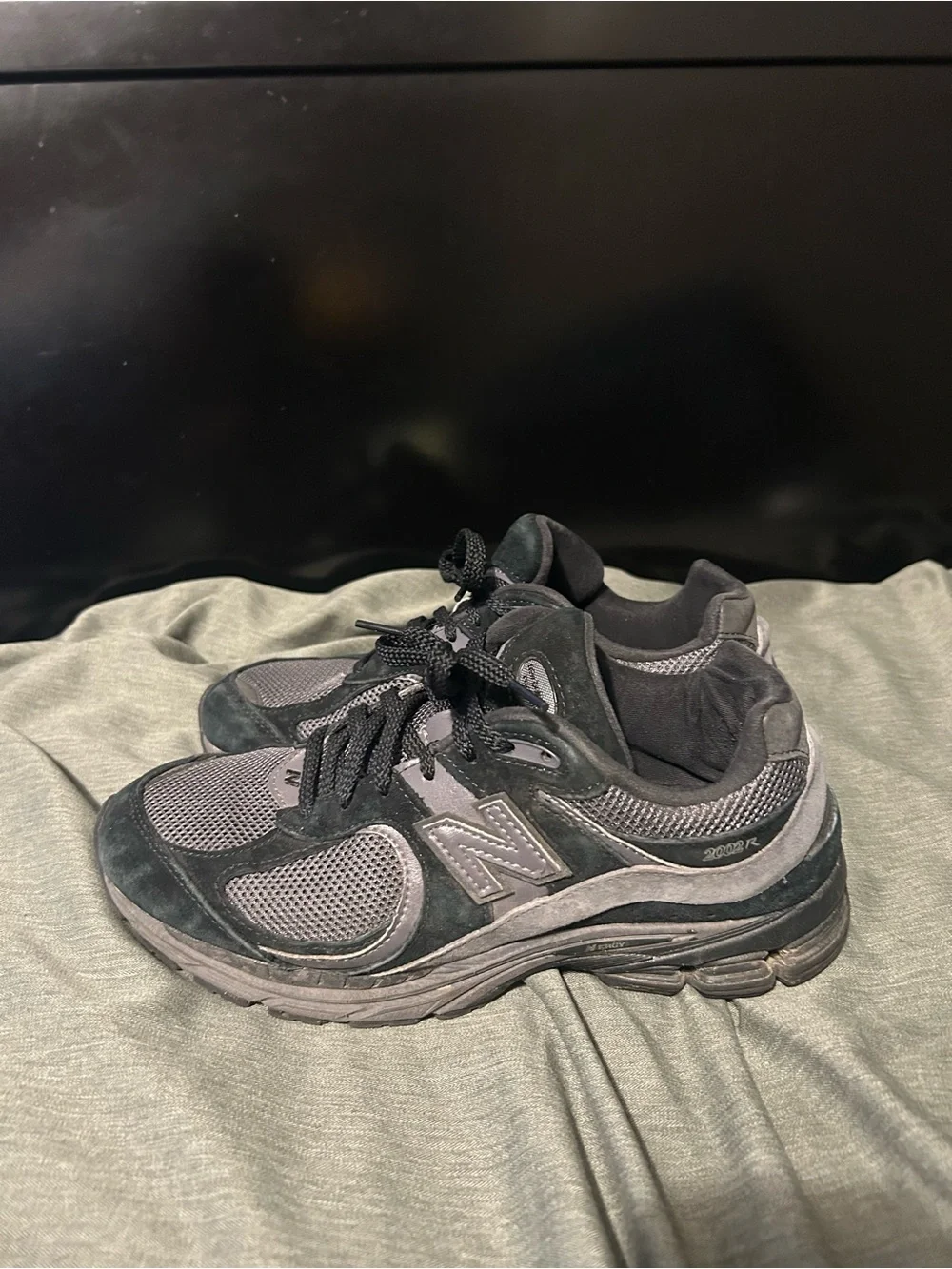 Men’s New Balance 2002R Running Shoes - Picture 2 of 3